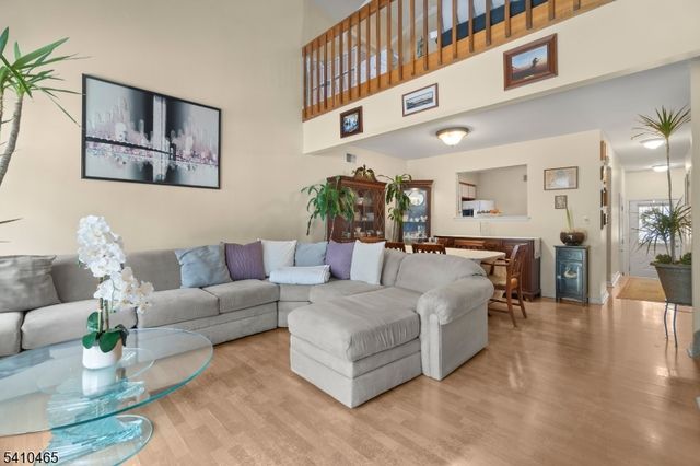 39 Oriole Ter, Hampton Twp., NJ 07860