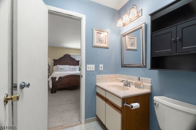 39 Oriole Ter, Hampton Twp., NJ 07860