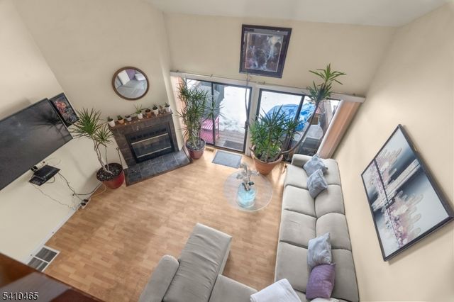 39 Oriole Ter, Hampton Twp., NJ 07860