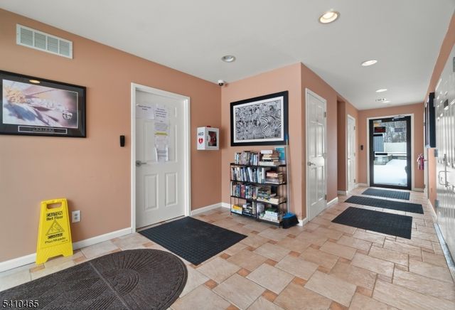 39 Oriole Ter, Hampton Twp., NJ 07860