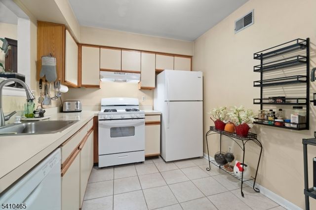 39 Oriole Ter, Hampton Twp., NJ 07860