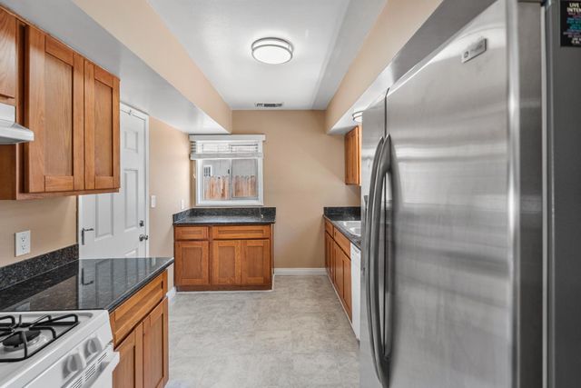 5625 Layton Dr, North Highlands, CA 95660
