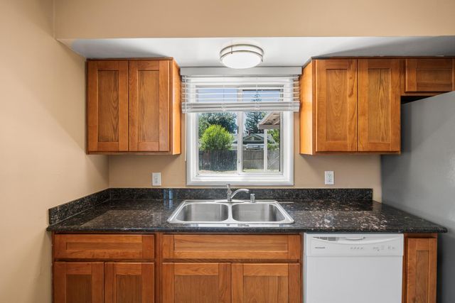 5625 Layton Dr, North Highlands, CA 95660