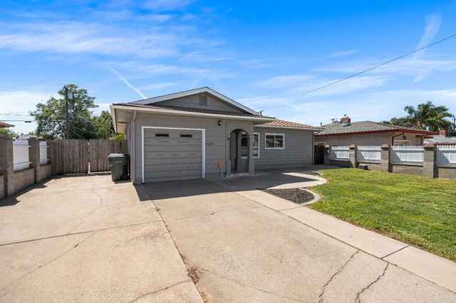 5625 Layton Dr, North Highlands, CA 95660
