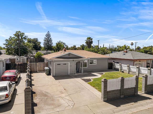 5625 Layton Dr, North Highlands, CA 95660