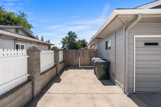 5625 Layton Dr, North Highlands, CA 95660