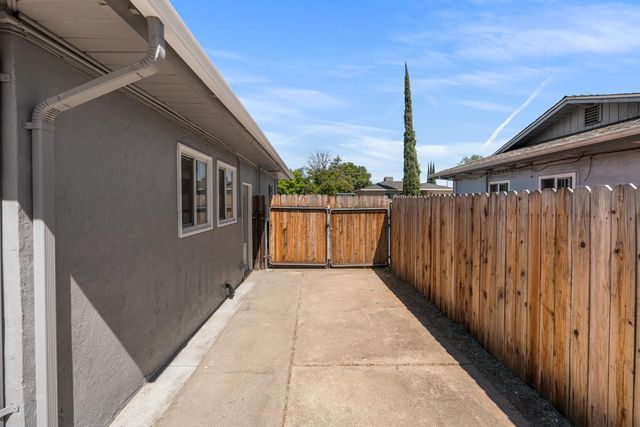 5625 Layton Dr, North Highlands, CA 95660