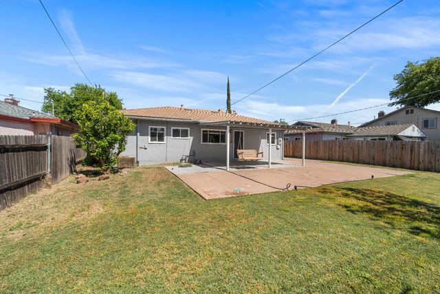 5625 Layton Dr, North Highlands, CA 95660