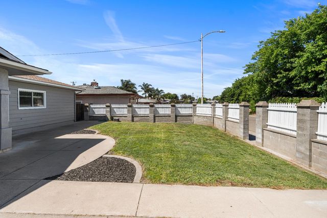 5625 Layton Dr, North Highlands, CA 95660