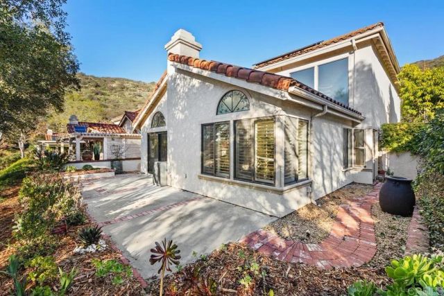 2533 Holly Valley Drive, Vista, CA 92084