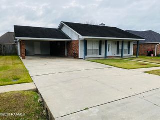 306 Burlington Avenue, Broussard, LA 70518