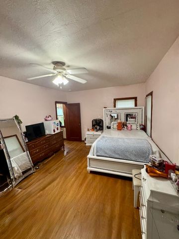 20745 S Pio Pico, Laton, CA 93242