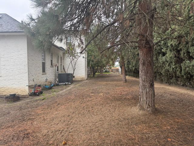 20745 S Pio Pico, Laton, CA 93242