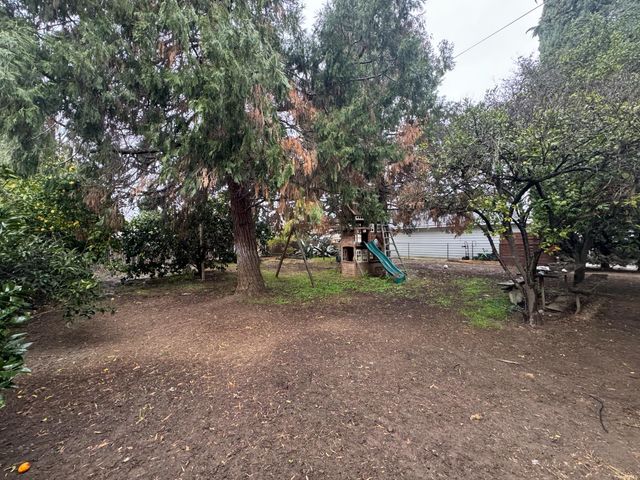20745 S Pio Pico, Laton, CA 93242