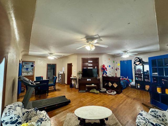 20745 S Pio Pico, Laton, CA 93242