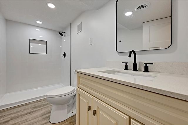 5408 W 72nd Street, Prairie Village, KS 66208
