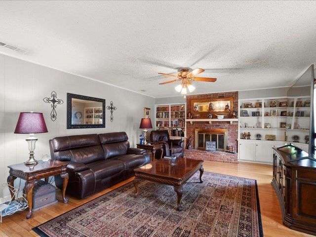 1009 Sequoyah Lane, Longview, TX 75605