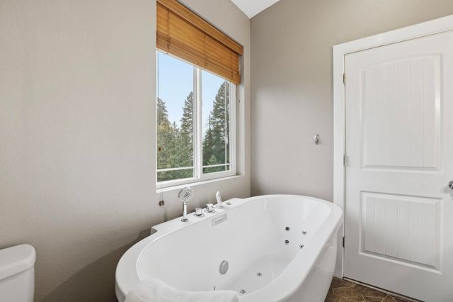 13118 NE Newman Lake Rd, Newman Lake, WA 99025