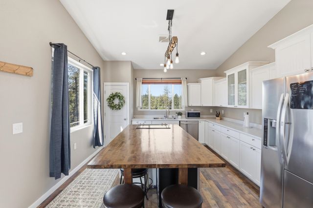 13118 NE Newman Lake Rd, Newman Lake, WA 99025