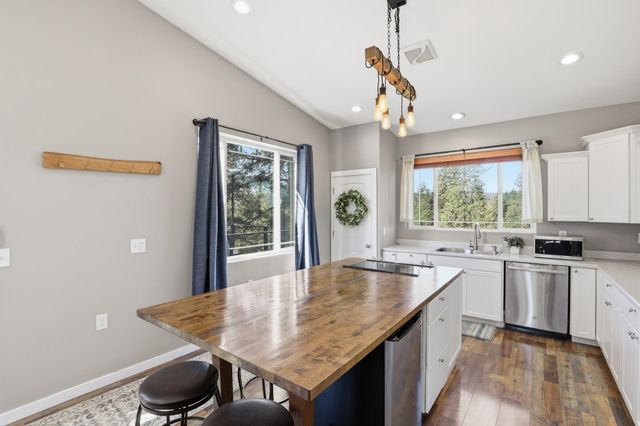 13118 NE Newman Lake Rd, Newman Lake, WA 99025