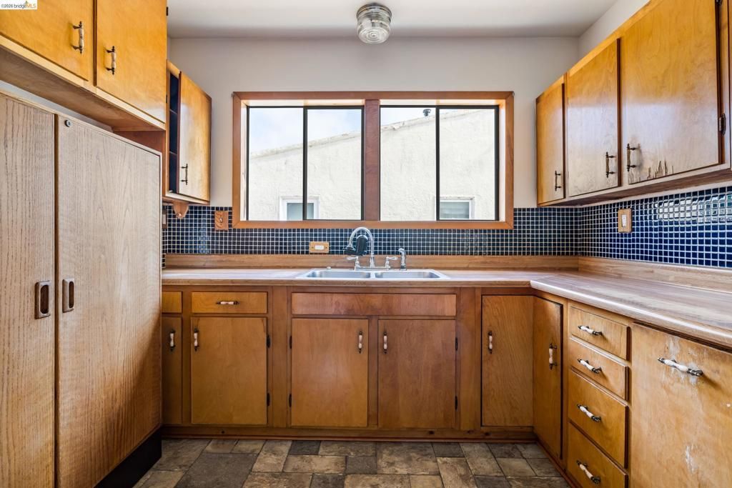 Image 10 of property listing at 1035 Pomona Ave, Albany, CA 94706