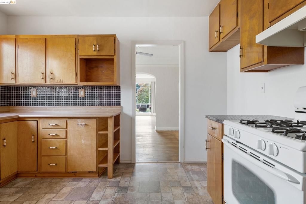 Image 11 of property listing at 1035 Pomona Ave, Albany, CA 94706