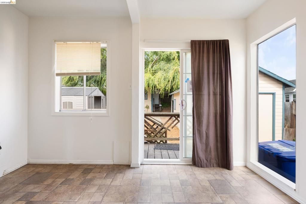 Image 12 of property listing at 1035 Pomona Ave, Albany, CA 94706