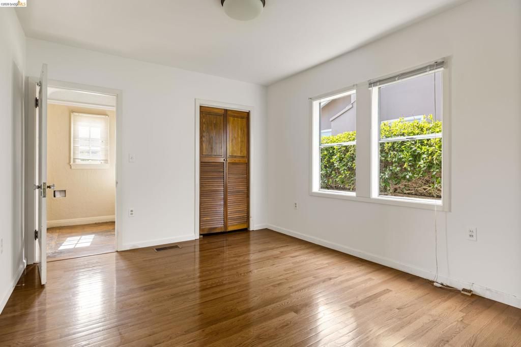 Image 13 of property listing at 1035 Pomona Ave, Albany, CA 94706