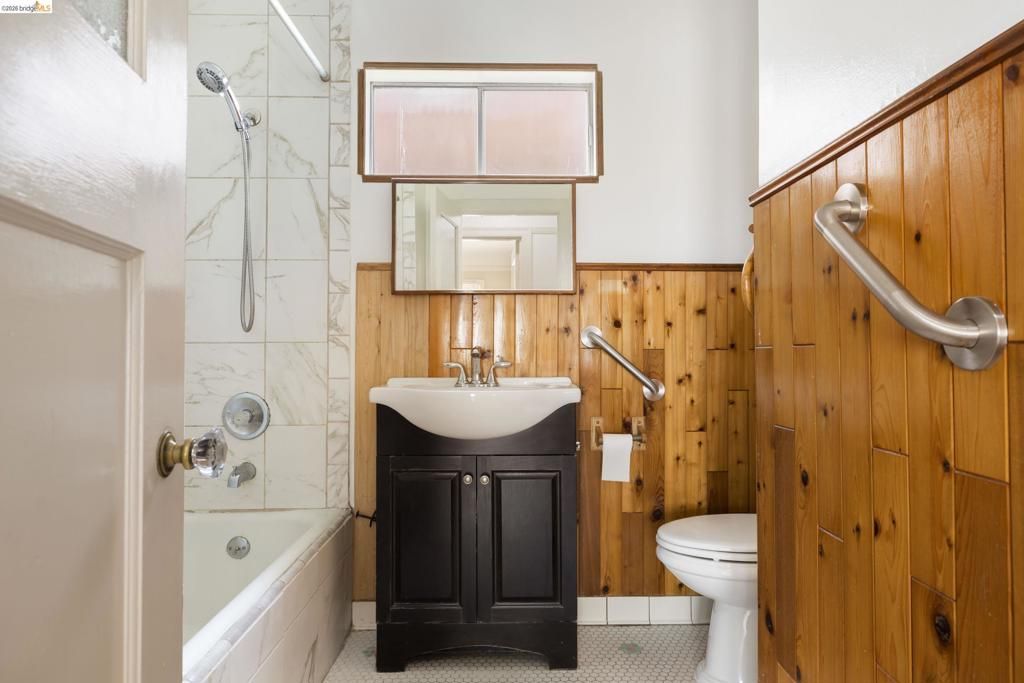 Image 15 of property listing at 1035 Pomona Ave, Albany, CA 94706