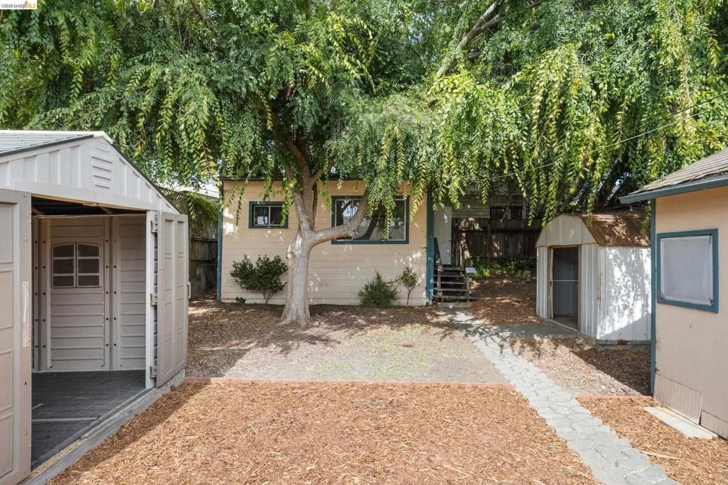 Image 17 of property listing at 1035 Pomona Ave, Albany, CA 94706