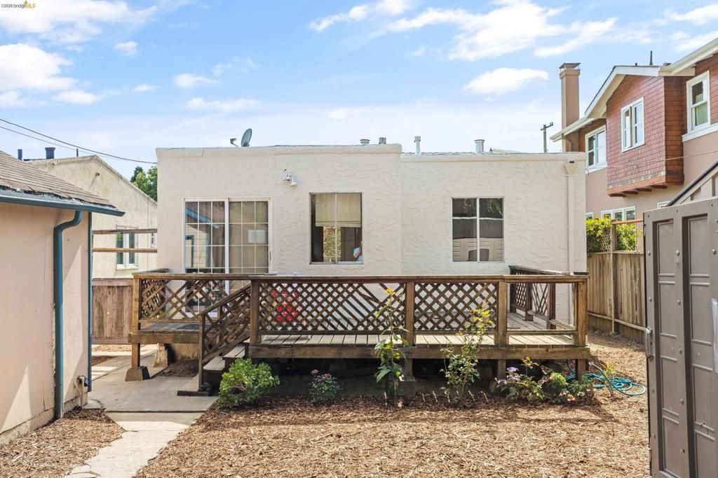Image 19 of property listing at 1035 Pomona Ave, Albany, CA 94706