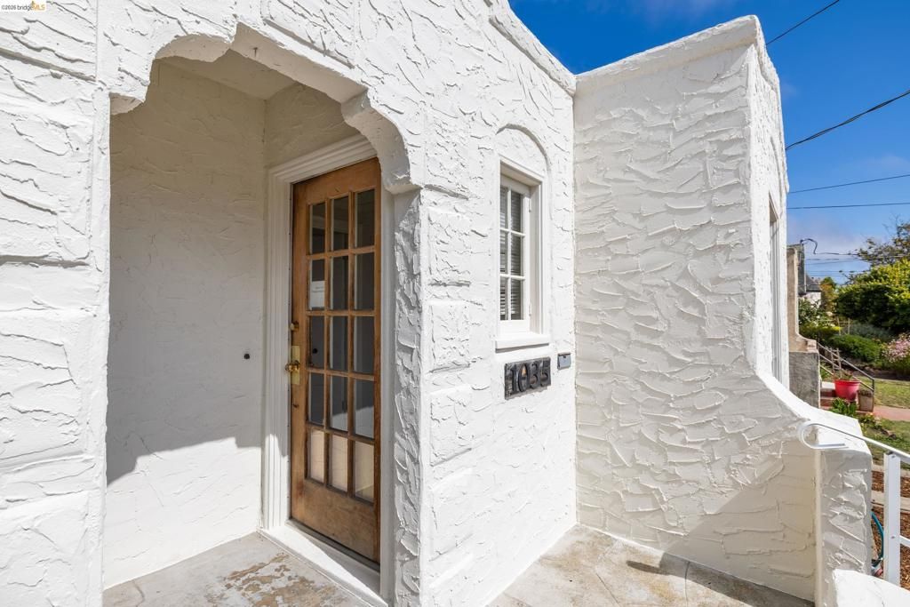 Image 2 of property listing at 1035 Pomona Ave, Albany, CA 94706