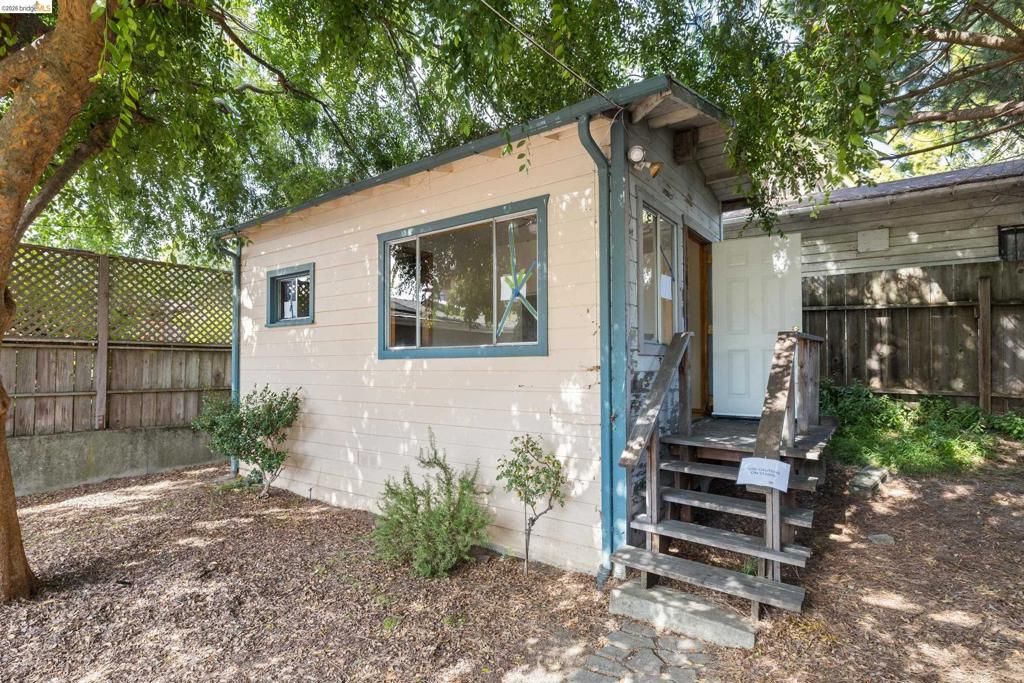 Image 20 of property listing at 1035 Pomona Ave, Albany, CA 94706