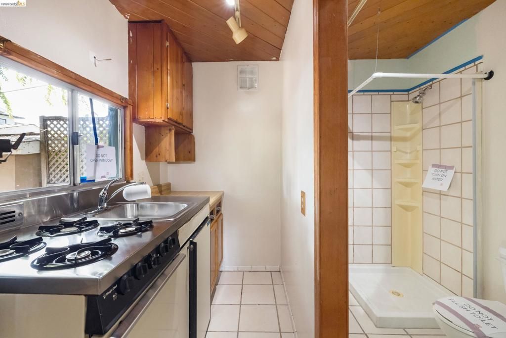 Image 23 of property listing at 1035 Pomona Ave, Albany, CA 94706