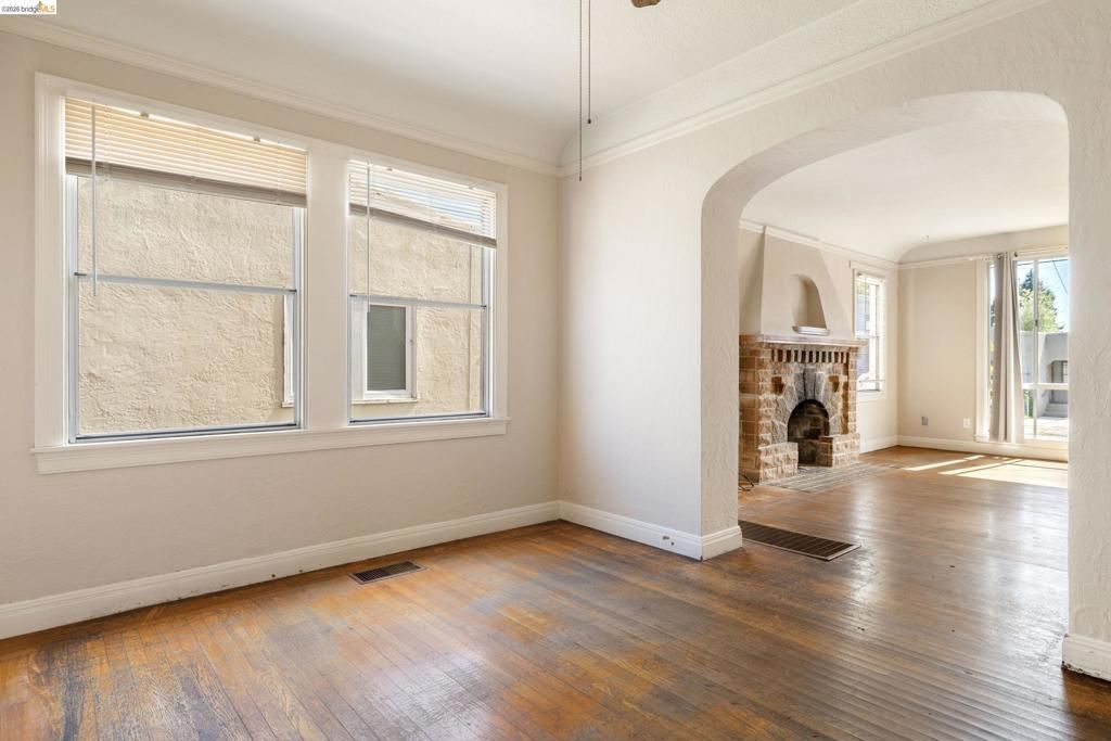 Image 7 of property listing at 1035 Pomona Ave, Albany, CA 94706