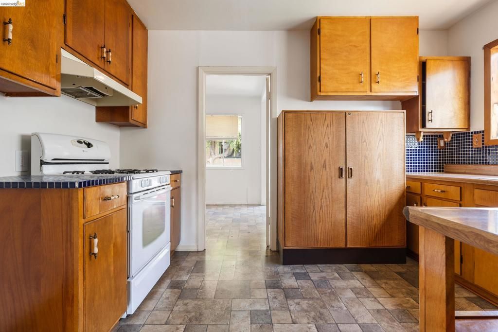Image 9 of property listing at 1035 Pomona Ave, Albany, CA 94706