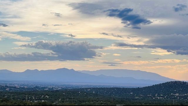 7 W Longview, Santa Fe, NM 87505