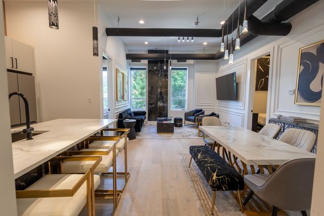 77 W Chestnut Street 3B, Chicago, IL 60610
