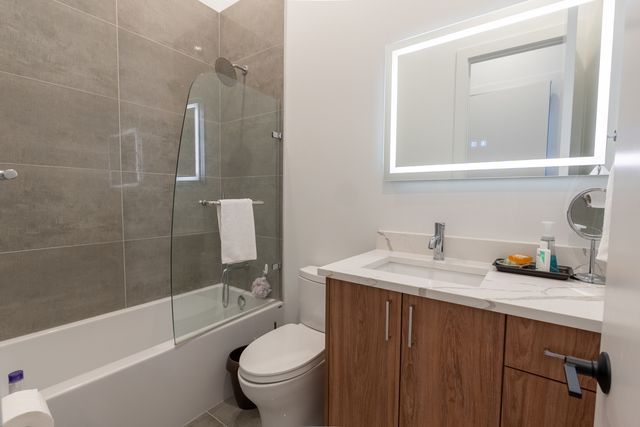 77 W Chestnut Street 3B, Chicago, IL 60610