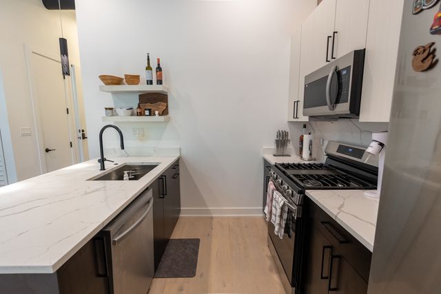 77 W Chestnut Street 3B, Chicago, IL 60610