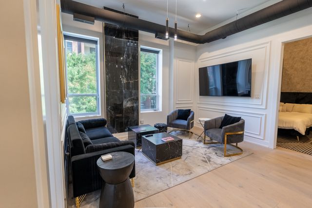 77 W Chestnut Street 3B, Chicago, IL 60610