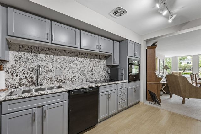 2222 1st Avenue NE 107, Cedar Rapids, IA 52402