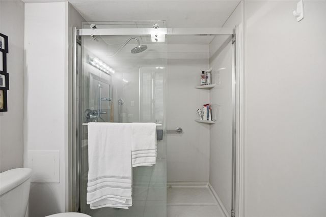 2222 1st Avenue NE 107, Cedar Rapids, IA 52402