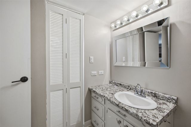 2222 1st Avenue NE 107, Cedar Rapids, IA 52402