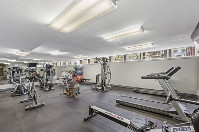 2222 1st Avenue NE 107, Cedar Rapids, IA 52402