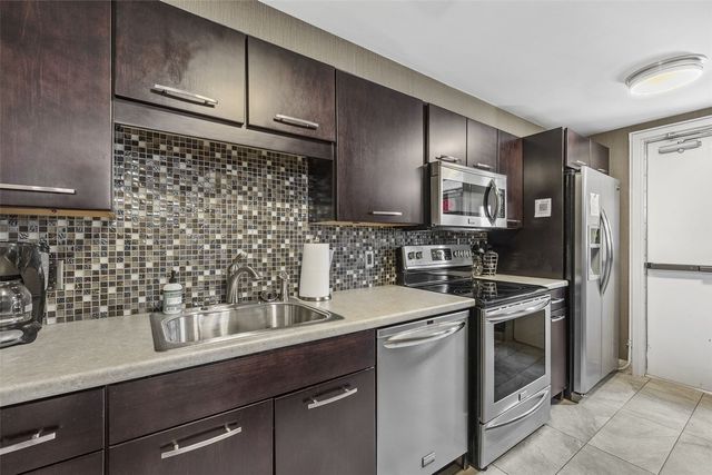 2222 1st Avenue NE 107, Cedar Rapids, IA 52402