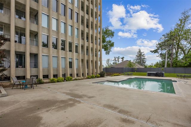 2222 1st Avenue NE 107, Cedar Rapids, IA 52402