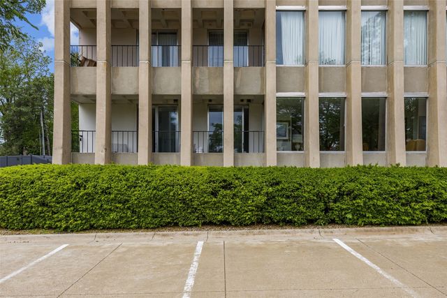 2222 1st Avenue NE 107, Cedar Rapids, IA 52402