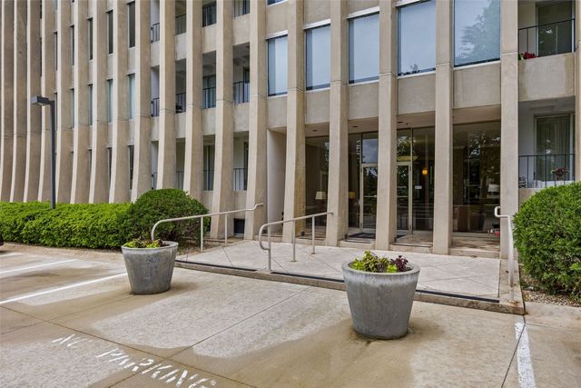 2222 1st Avenue NE 107, Cedar Rapids, IA 52402