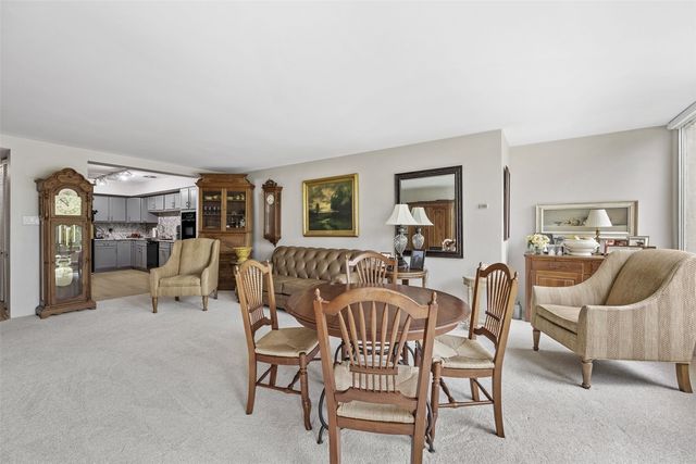 2222 1st Avenue NE 107, Cedar Rapids, IA 52402